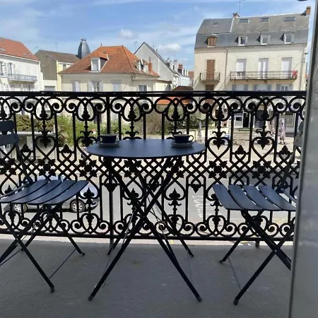 Equipe Avec Balcon Au Coeur De - Proche Thermes Et Commerces - Fr-1-489-362 * Vichy