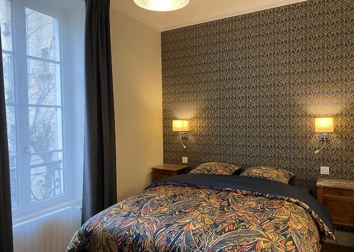 Equipe Avec Balcon Au Coeur De - Proche Thermes Et Commerces - Fr-1-489-362 * Vichy