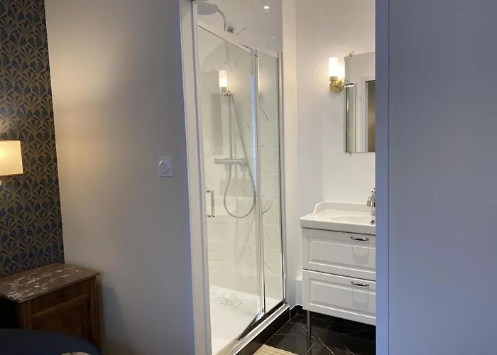 Equipe Avec Balcon Au Coeur De - Proche Thermes Et Commerces - Fr-1-489-362 Apartment