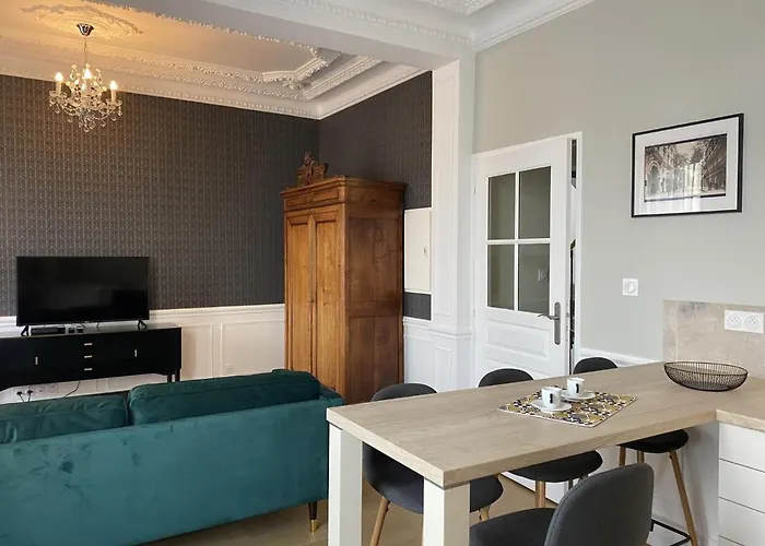 Equipe Avec Balcon Au Coeur De - Proche Thermes Et Commerces - Fr-1-489-362 Vichy