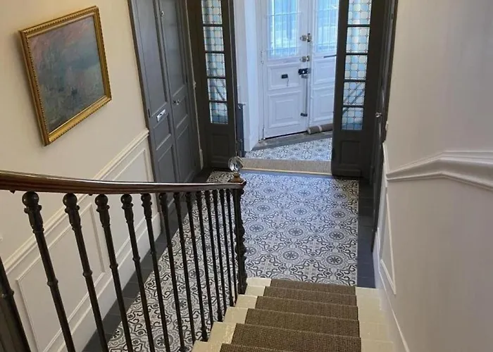 Equipe Avec Balcon Au Coeur De - Proche Thermes Et Commerces - Fr-1-489-362 Vichy